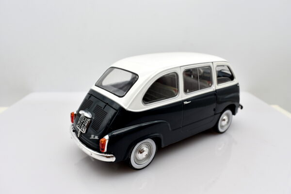 Modellino auto FIAT 600 MULTIPLA scala 1:24 diecast modellismo collezione statico epoca - Image 10