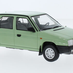 Modellino auto scala 1:24 SKODA FAVORIT diecast modellismo statico