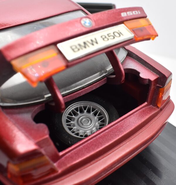 Modellino auto scala 1:18 BMW 850i Maisto diecast modellismo collezione - Image 4