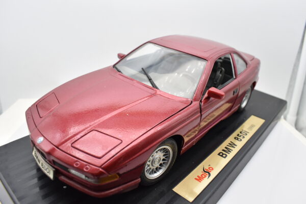 Modellino auto scala 1:18 BMW 850i Maisto diecast modellismo collezione - Image 5