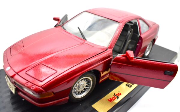 Modellino auto scala 1:18 BMW 850i Maisto diecast modellismo collezione