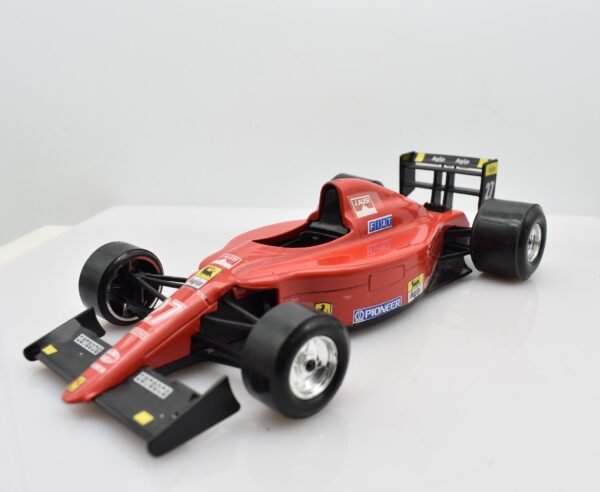 Modellini auto FERRARI 641/2 scala 1:24 Formula 1 diecast da collezione Burago - Image 3
