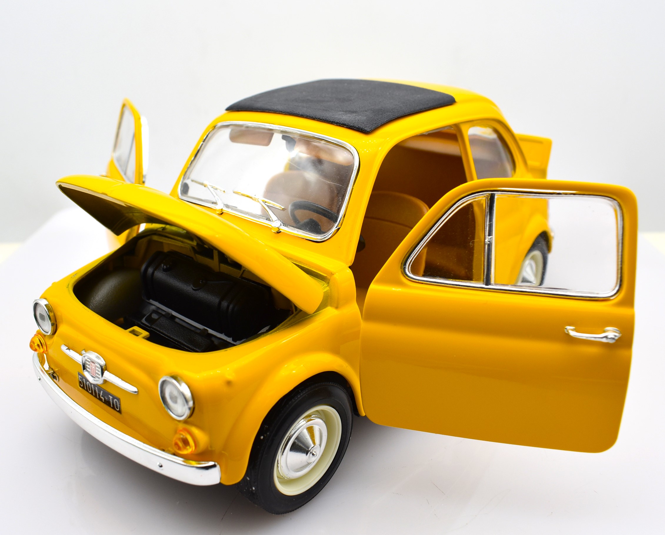 Modellino auto scala 1:16 Fiat 500 Burago diecast modellismo da collezione
