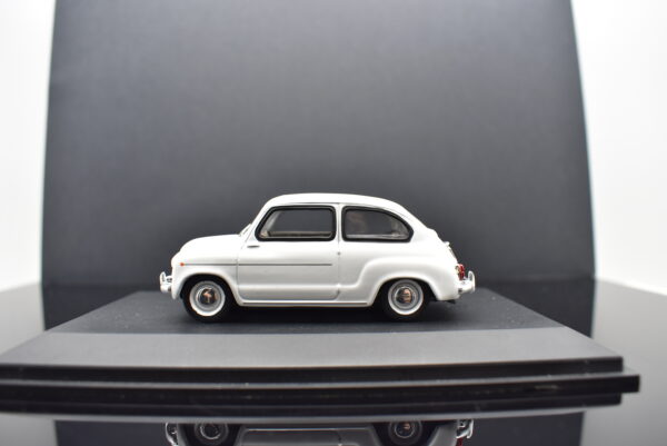 Modellini auto da collezione scala 1:43 FIAT 600 D diecast modellismo statico - Image 2