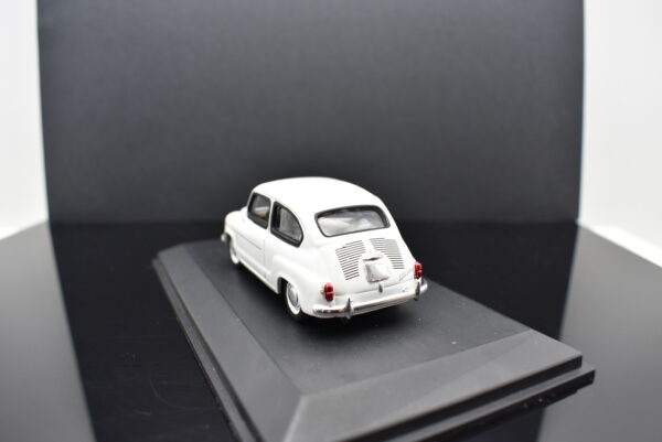 Modellini auto da collezione scala 1:43 FIAT 600 D diecast modellismo statico - Image 3