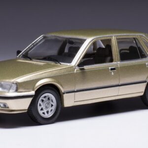 Modellino auto scala 1:43 Ixo OPEL SENATOR A2 1983 modellismo statico collezione