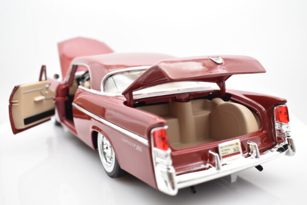 Modellino auto scala 1:18 Chrysler 300B Maisto diecast modellismo da collezione - Image 5