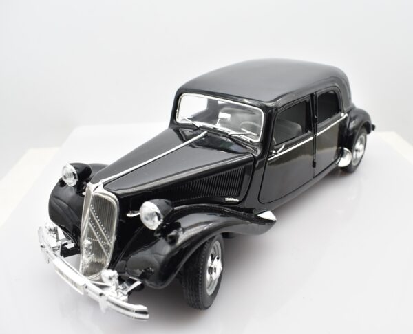 Modellino auto scala 1:18 Citroen 15CV 6 Cyl Maisto diecast modellismo da collezione - Image 3