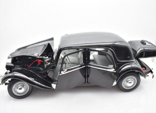 Modellino auto scala 1:18 Citroen 15CV 6 Cyl Maisto diecast modellismo da collezione - Image 6