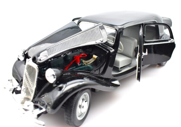 Modellino auto scala 1:18 Citroen 15CV 6 Cyl Maisto diecast modellismo da collezione