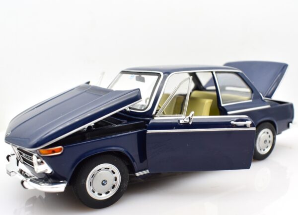 Modellino auto scala 1:24 BMW 1600 TI modellismo statico da collezione diecast