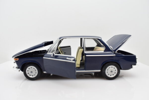 Modellino auto scala 1:24 BMW 1600 TI modellismo statico da collezione diecast - Image 3