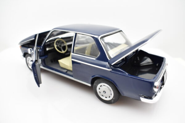 Modellino auto scala 1:24 BMW 1600 TI modellismo statico da collezione diecast - Image 4