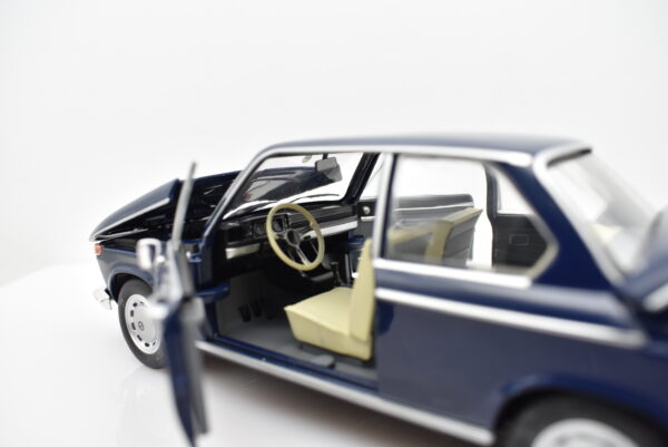 Modellino auto scala 1:24 BMW 1600 TI modellismo statico da collezione diecast - Image 5