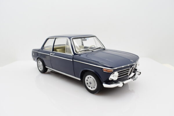 Modellino auto scala 1:24 BMW 1600 TI modellismo statico da collezione diecast - Image 8