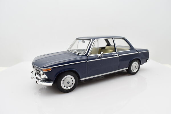 Modellino auto scala 1:24 BMW 1600 TI modellismo statico da collezione diecast - Image 9