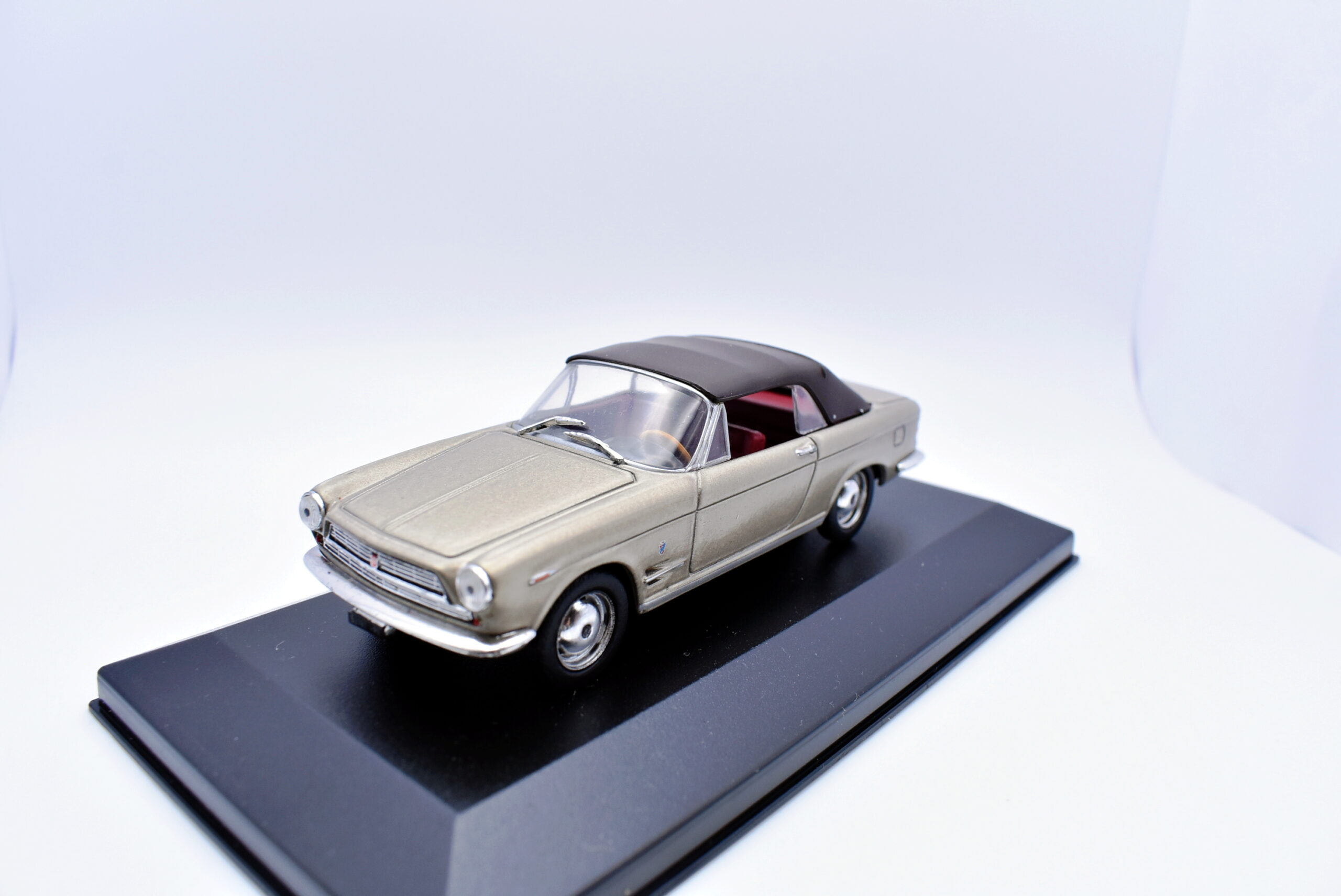 Modellino auto scala 1:43 Fiat 2300 S diecast modellismo statico - Image 3