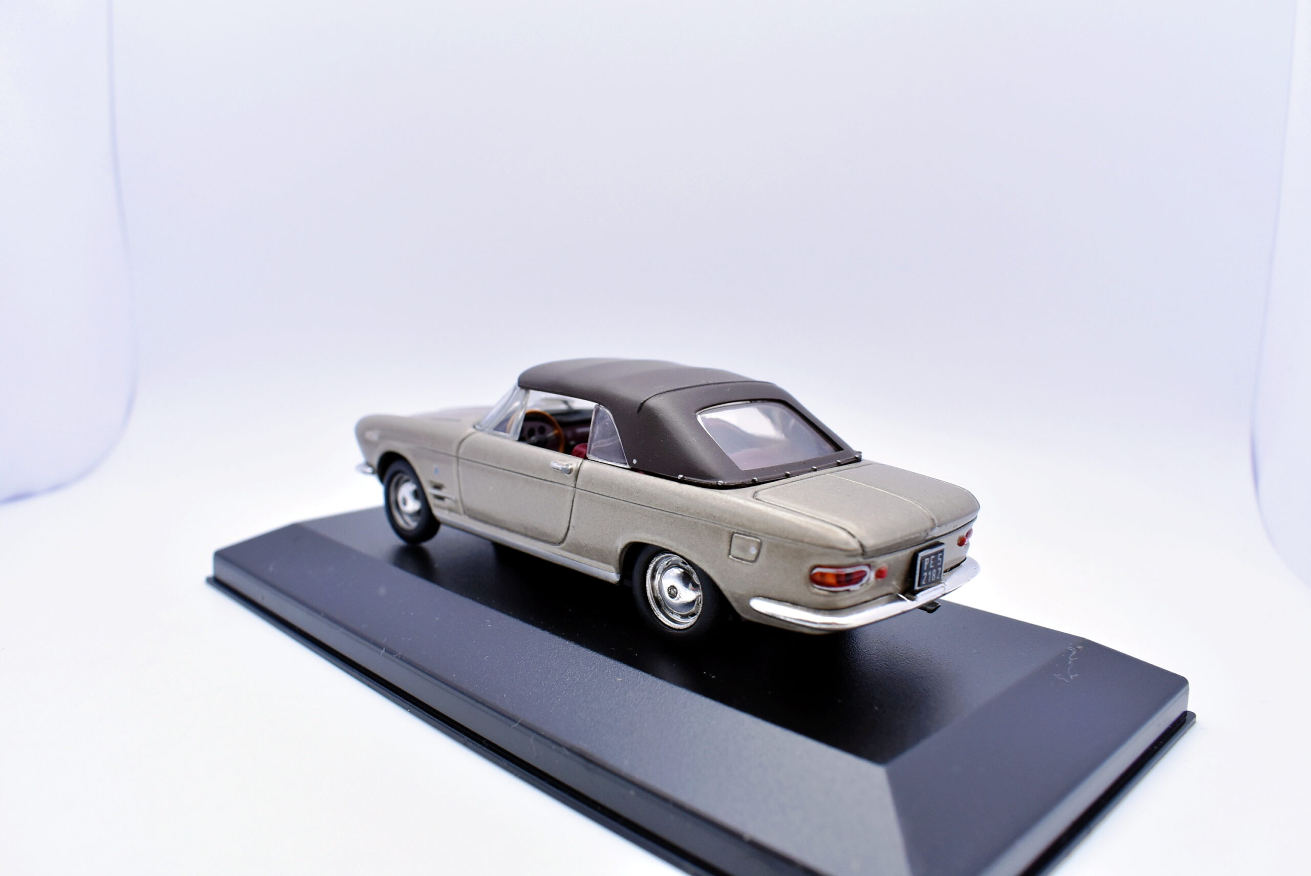 Modellino auto scala 1:43 Fiat 2300 S diecast modellismo statico - Image 4