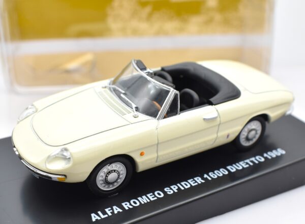 Modellino auto scala 1:43 Alfa Romeo Spider 1600 Duetto diecast modellismo da collezione