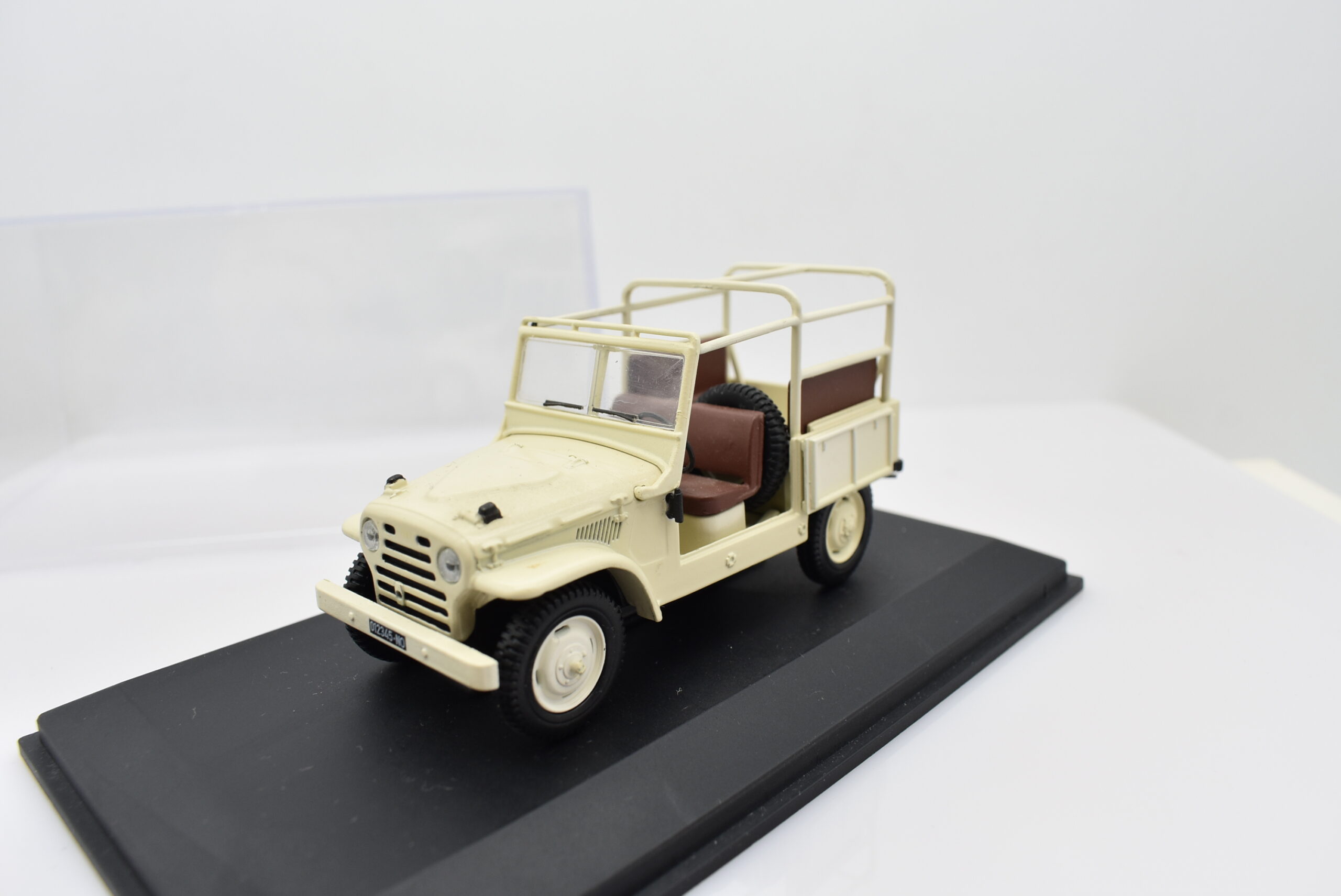 Modellino auto scala 1:43 Fiat Campagnola Norev diecast modellismo statico