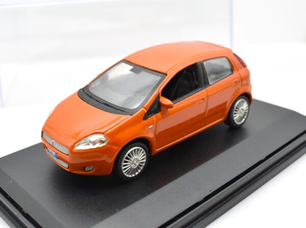 Modellino auto scala 1:43 Fiat Grande Punto Norev diecast modellismo statico
