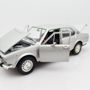 Modellino auto scala 1:24 ALFA ROMEO ALFETTA diecast modellismo da collezione