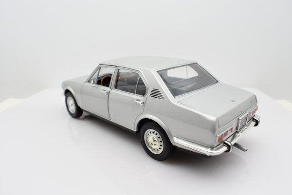 Modellino auto scala 1:24 ALFA ROMEO ALFETTA diecast modellismo da collezione - Image 9