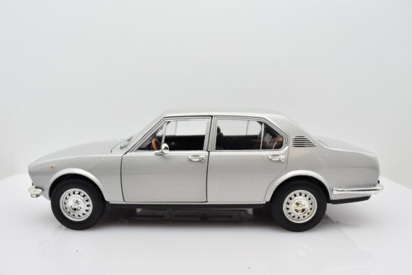 Modellino auto scala 1:24 ALFA ROMEO ALFETTA diecast modellismo da collezione - Image 10