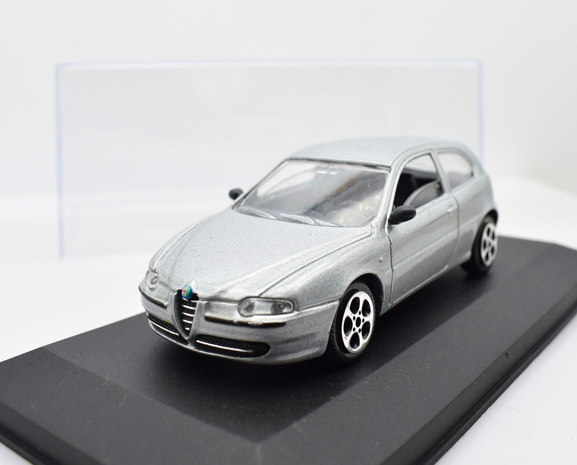 Modellino auto scala 1:43 Alfa Romeo 147 diecast modellismo statico