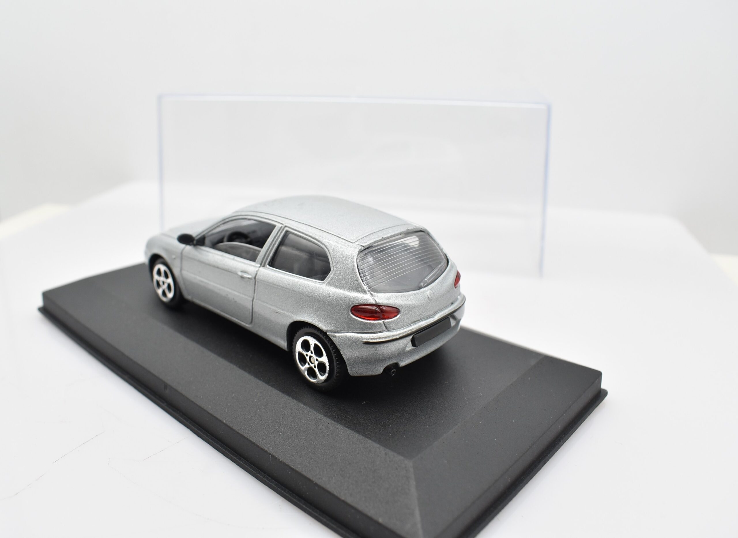 Modellino auto scala 1:43 Alfa Romeo 147 diecast modellismo statico - Image 4