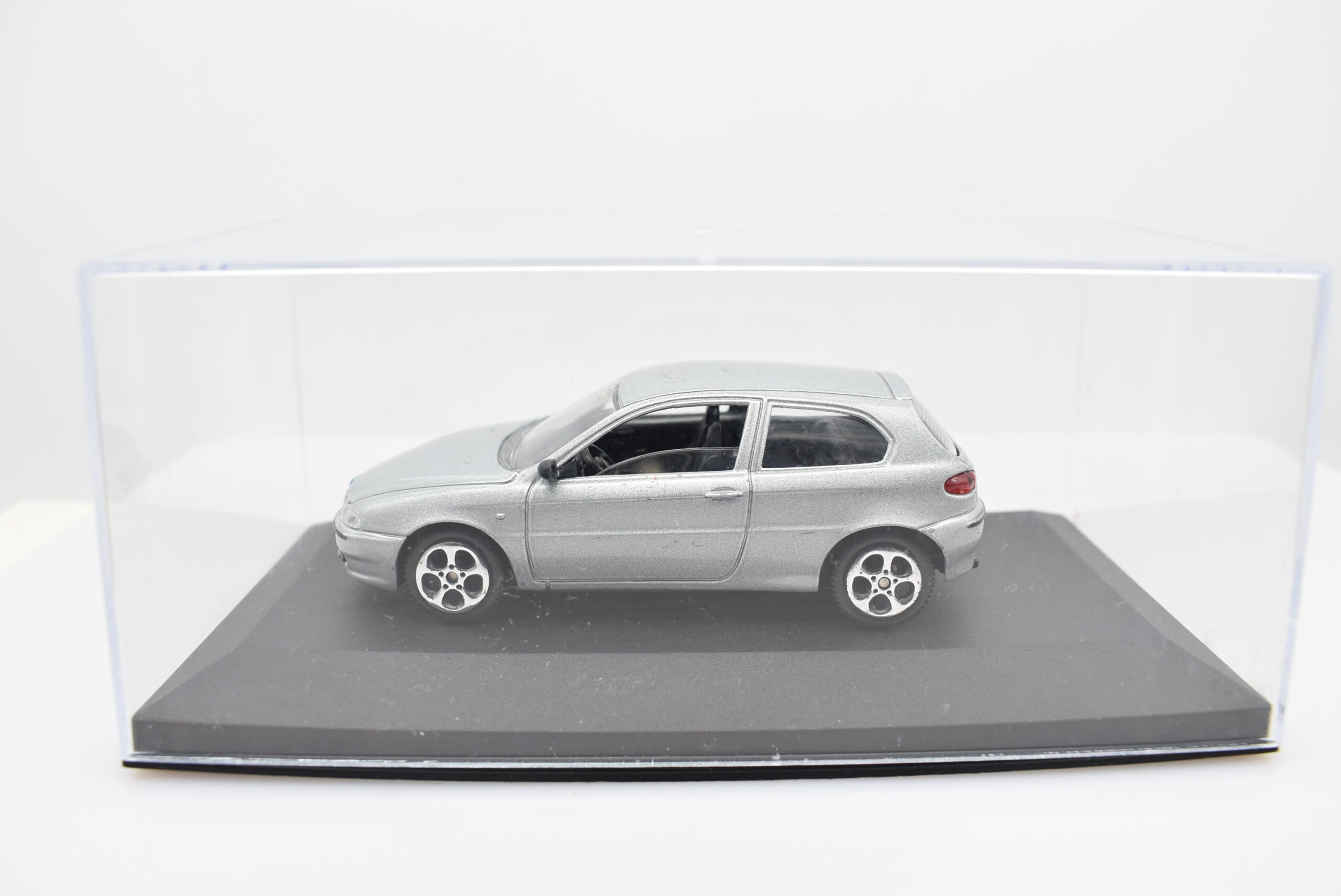Modellino auto scala 1:43 Alfa Romeo 147 diecast modellismo statico - Image 5