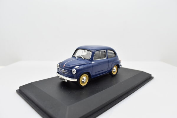 Modellino auto scala 1:43 Fiat 600 ixo diecast modellismo statico