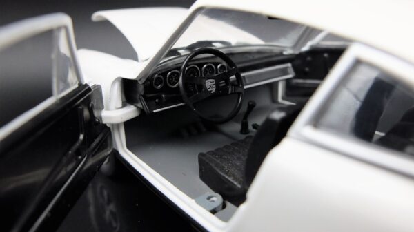 Modellino auto scala 1:24 Porsche 911 S 2.4 modellismo statico da collezione - Image 6