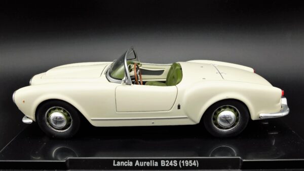 Modellino auto scala 1:24 Lancia Aurelia B24S modellismo statico da collezione
