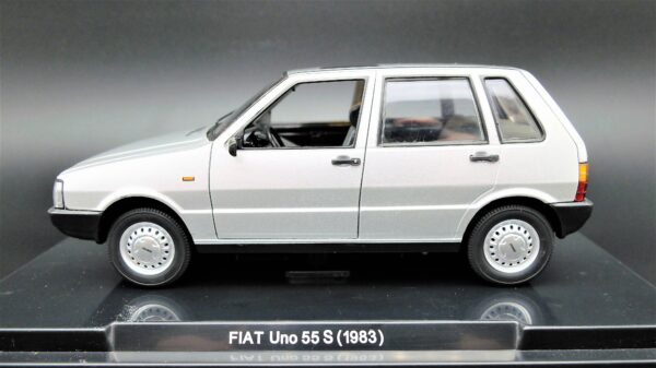 Modellino auto scala 1:24 FIAT UNO modellismo da collezione