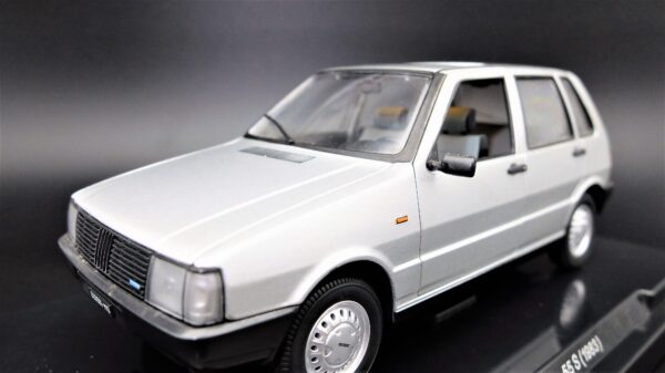 Modellino auto scala 1:24 FIAT UNO modellismo da collezione - Image 3