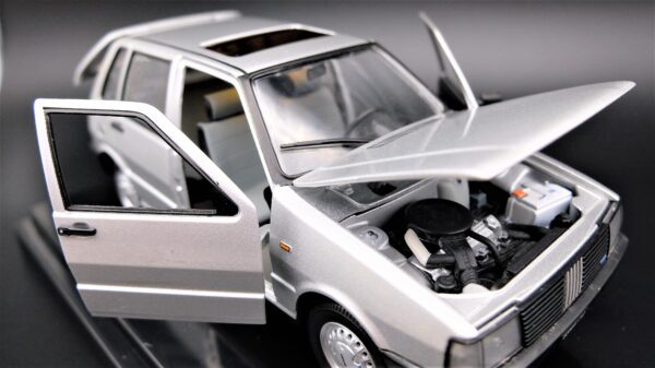 Modellino auto scala 1:24 FIAT UNO modellismo da collezione - Image 9