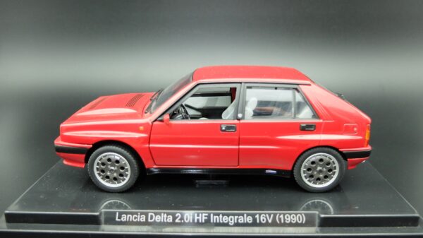 Modellino auto scala 1:24 LANCIA DELTA INTEGRALE 16V diecast modellismo statico - Image 2