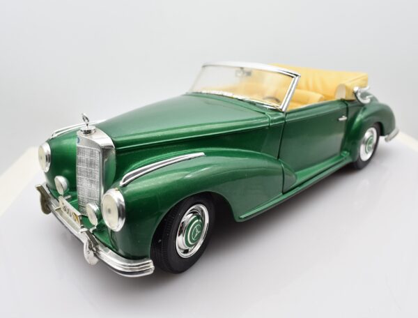 Modellino auto scala 1:18 Mercedes Benz 300S diecast modellismo da collezione - Image 3
