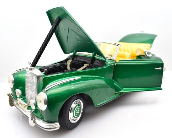 Modellino auto scala 1:18 Mercedes Benz 300S diecast modellismo da collezione