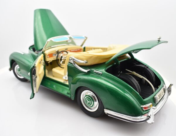Modellino auto scala 1:18 Mercedes Benz 300S diecast modellismo da collezione - Image 6