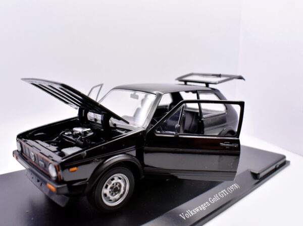 Modellino auto scala 1:24 VOLKSWAGEN VW GOLF GTI modellismo da collezione diecast