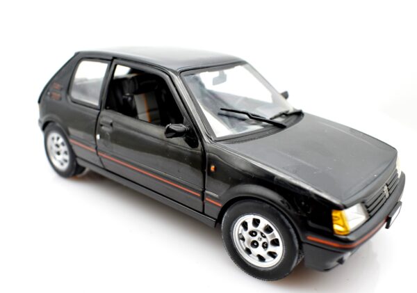 Modellino auto scala 1:24 PEUGEOT 205 GTI modellismo statico da collezione - Image 6