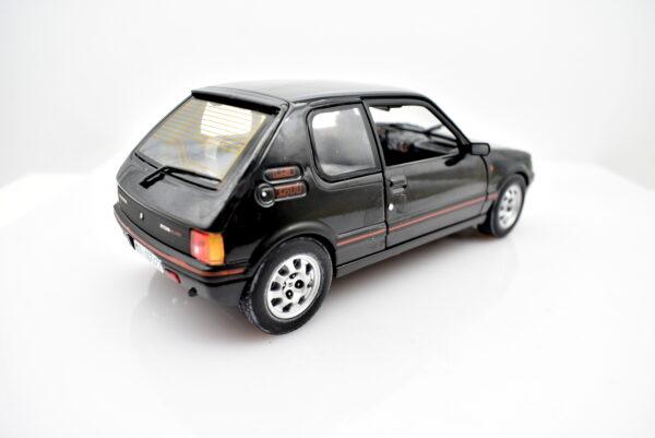 Modellino auto scala 1:24 PEUGEOT 205 GTI modellismo statico da collezione - Image 7