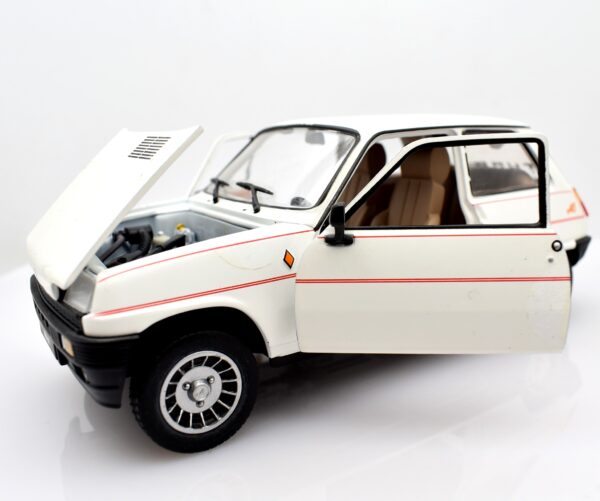 Modellino auto Renault 5 Alpine scala 1:24 diecast modellismo collezione statico