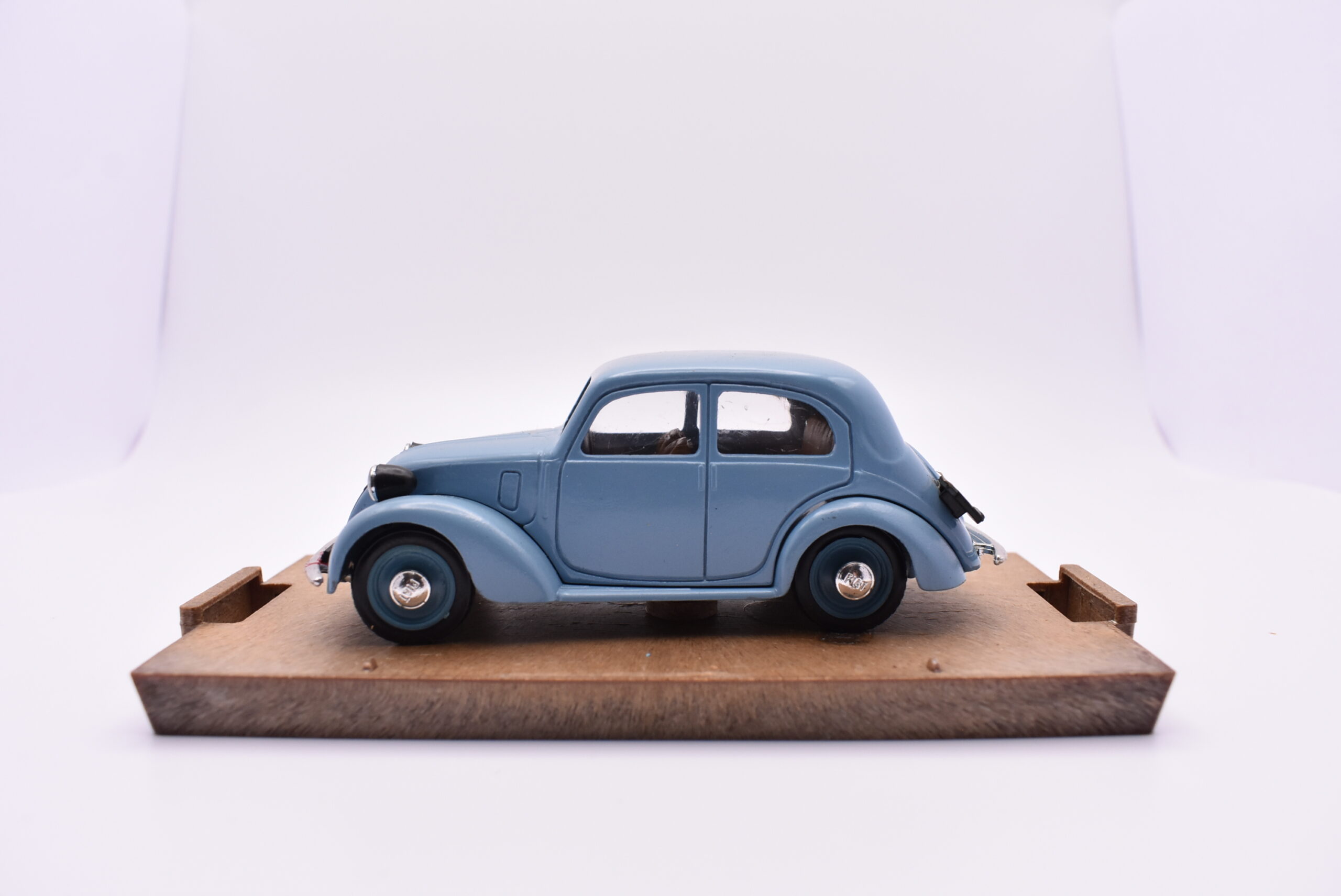 Modellino auto scala 1:43 Fiat Berlina 1100 B Brumm diecast modellismo da collezione - Image 3