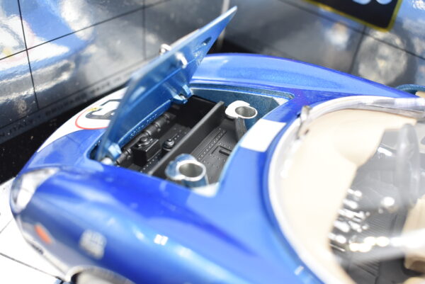 Modellino auto rally scala 1:18 Ferrari 250 LM Sebring Burago diecast modellismo da collezione - Image 7