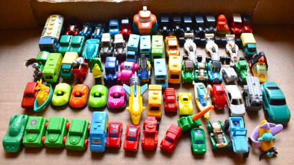 sorpresine kinder sorpresa ferrero Überraschung modellino auto collezione gioco
