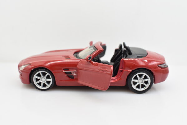 Modellino auto scala 1:32 Mercedes Benz SLS AMG Roadster Burago diecast modellismo da collezione - Image 2