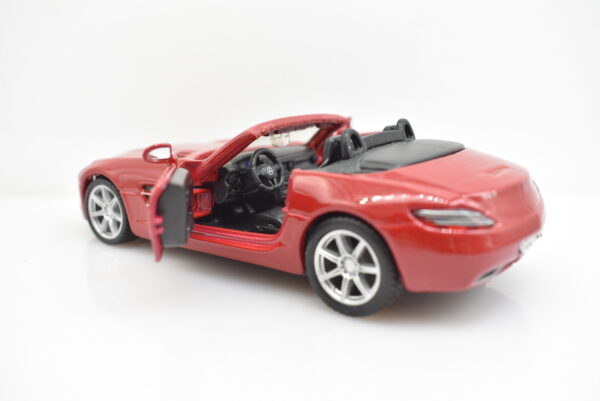 Modellino auto scala 1:32 Mercedes Benz SLS AMG Roadster Burago diecast modellismo da collezione - Image 4